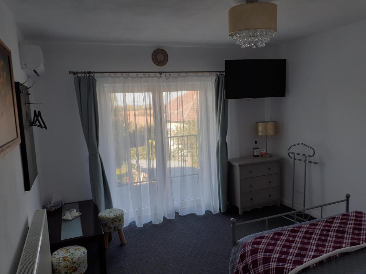 Hotel Salcia Tasnad Zewnętrze zdjęcie