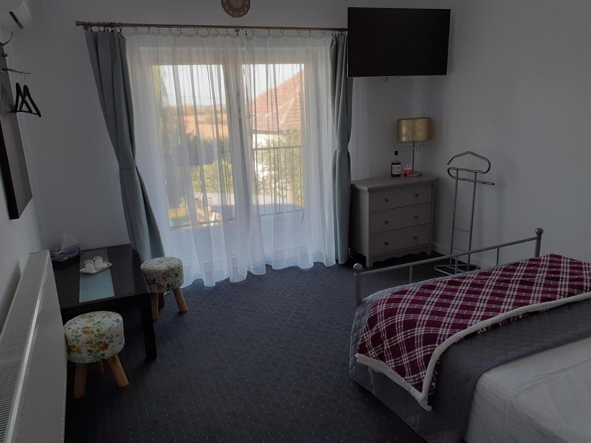 Hotel Salcia Tasnad Zewnętrze zdjęcie